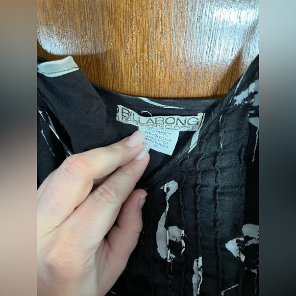 Billabong Black Tank Top with Swans Size M - Picture 3 of 3